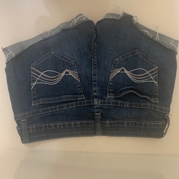 Refuge raw rolled hem denim shorts size 2 - Picture 5 of 7
